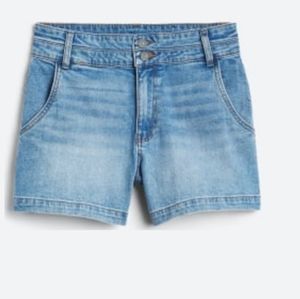 Woman's shorts
